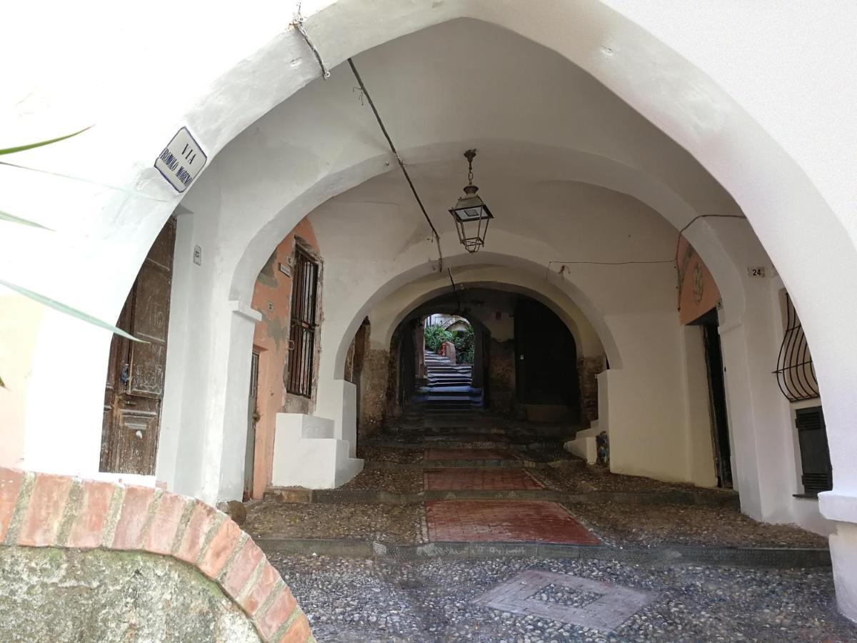 In Centro Citta, Nei Vicoli Del Borgo Apartment Sanremo Luaran gambar