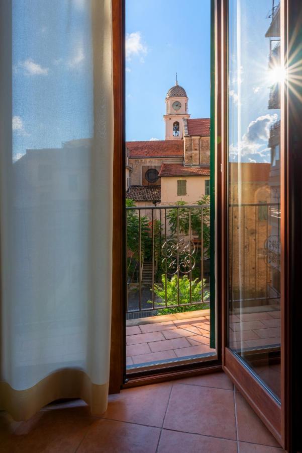 In Centro Citta, Nei Vicoli Del Borgo Apartment Sanremo Luaran gambar