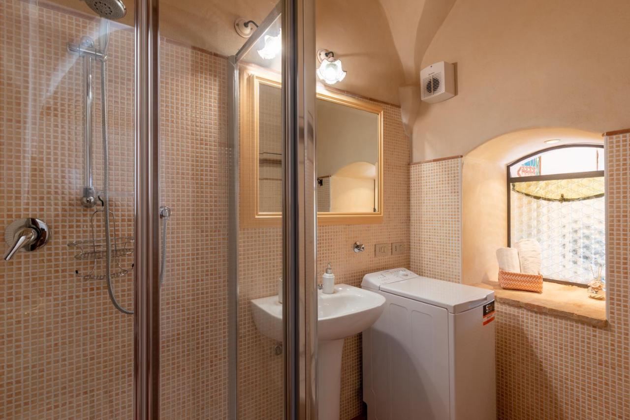 In Centro Citta, Nei Vicoli Del Borgo Apartment Sanremo Luaran gambar