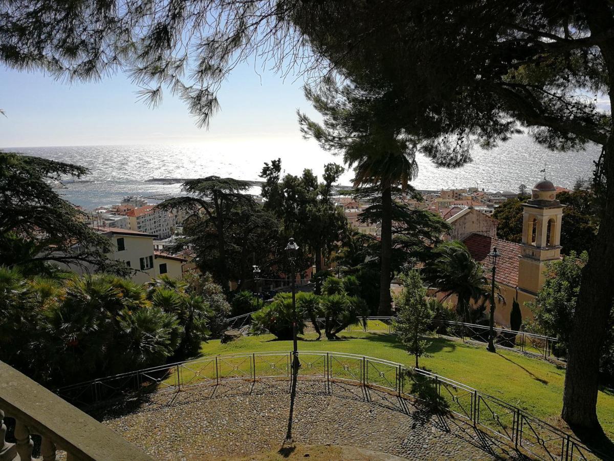 In Centro Citta, Nei Vicoli Del Borgo Apartment Sanremo Luaran gambar