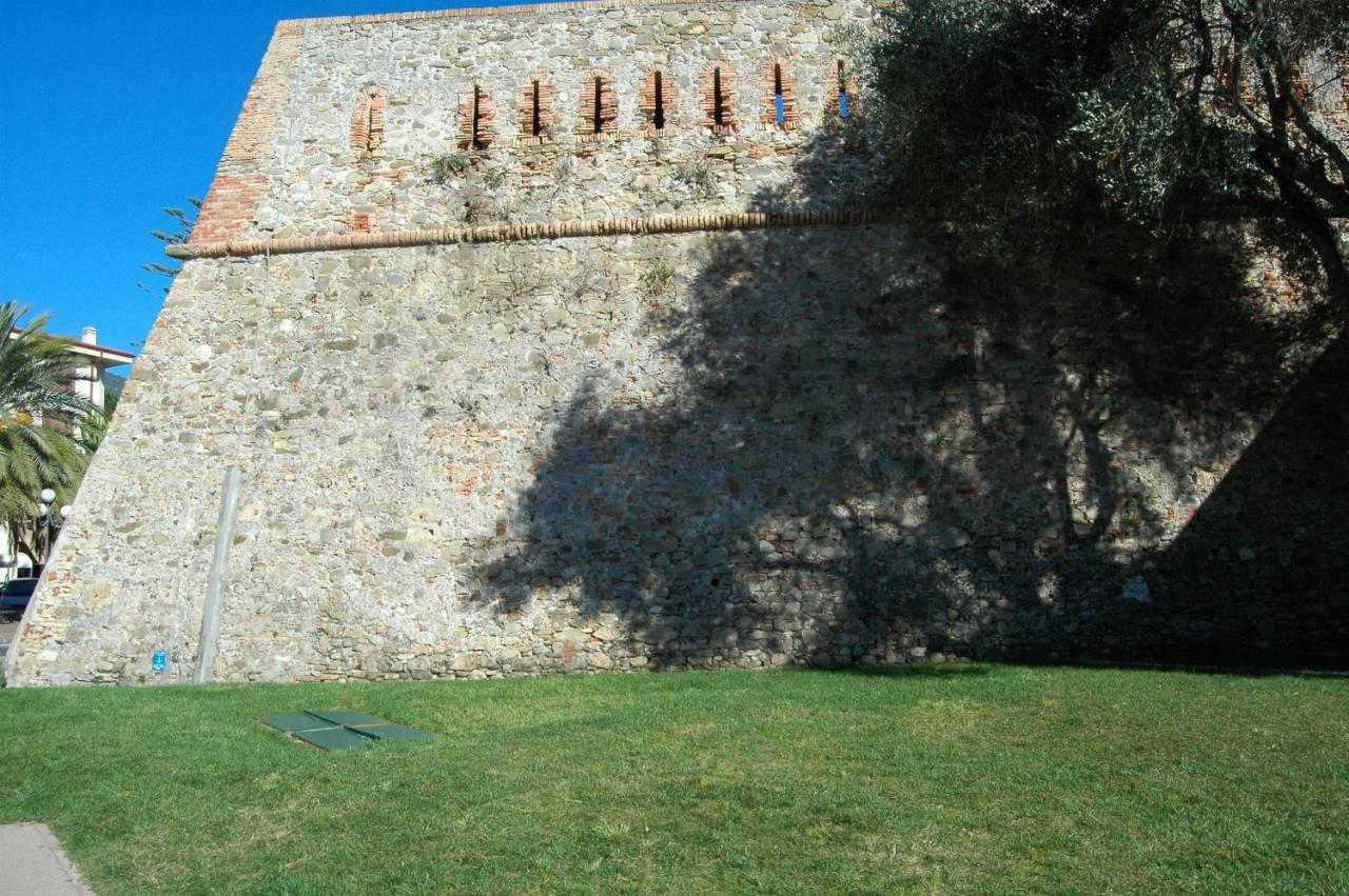 In Centro Citta, Nei Vicoli Del Borgo Apartment Sanremo Luaran gambar