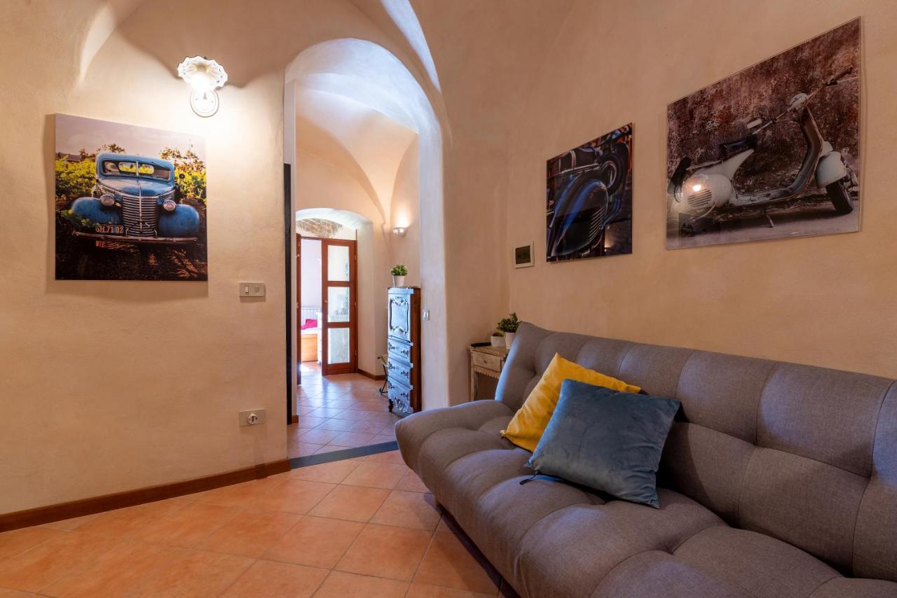 In Centro Citta, Nei Vicoli Del Borgo Apartment Sanremo Luaran gambar