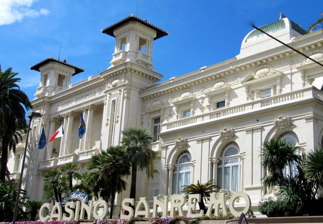 In Centro Citta, Nei Vicoli Del Borgo Apartment Sanremo Luaran gambar